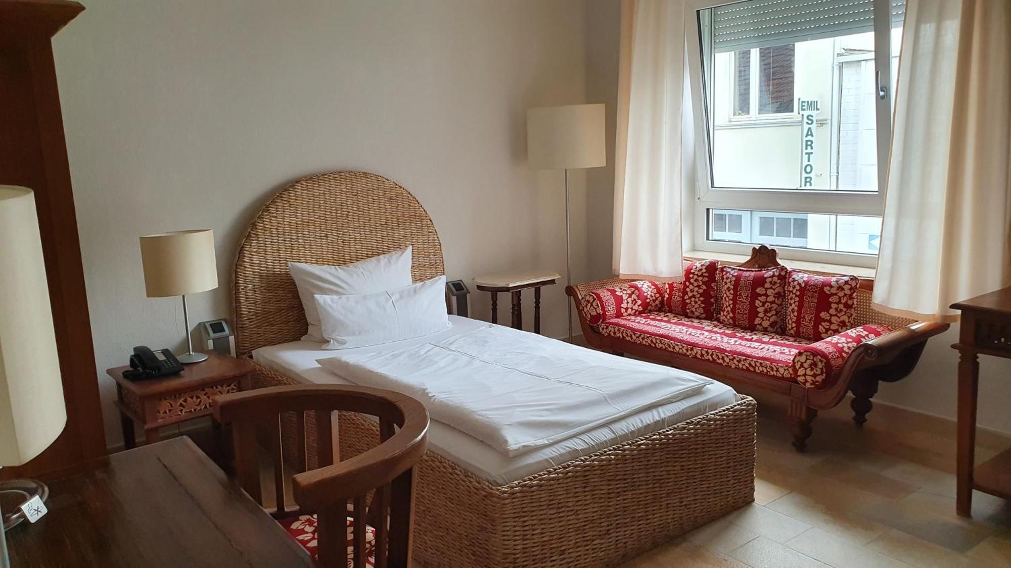 Single Room,1765775382:JPEG