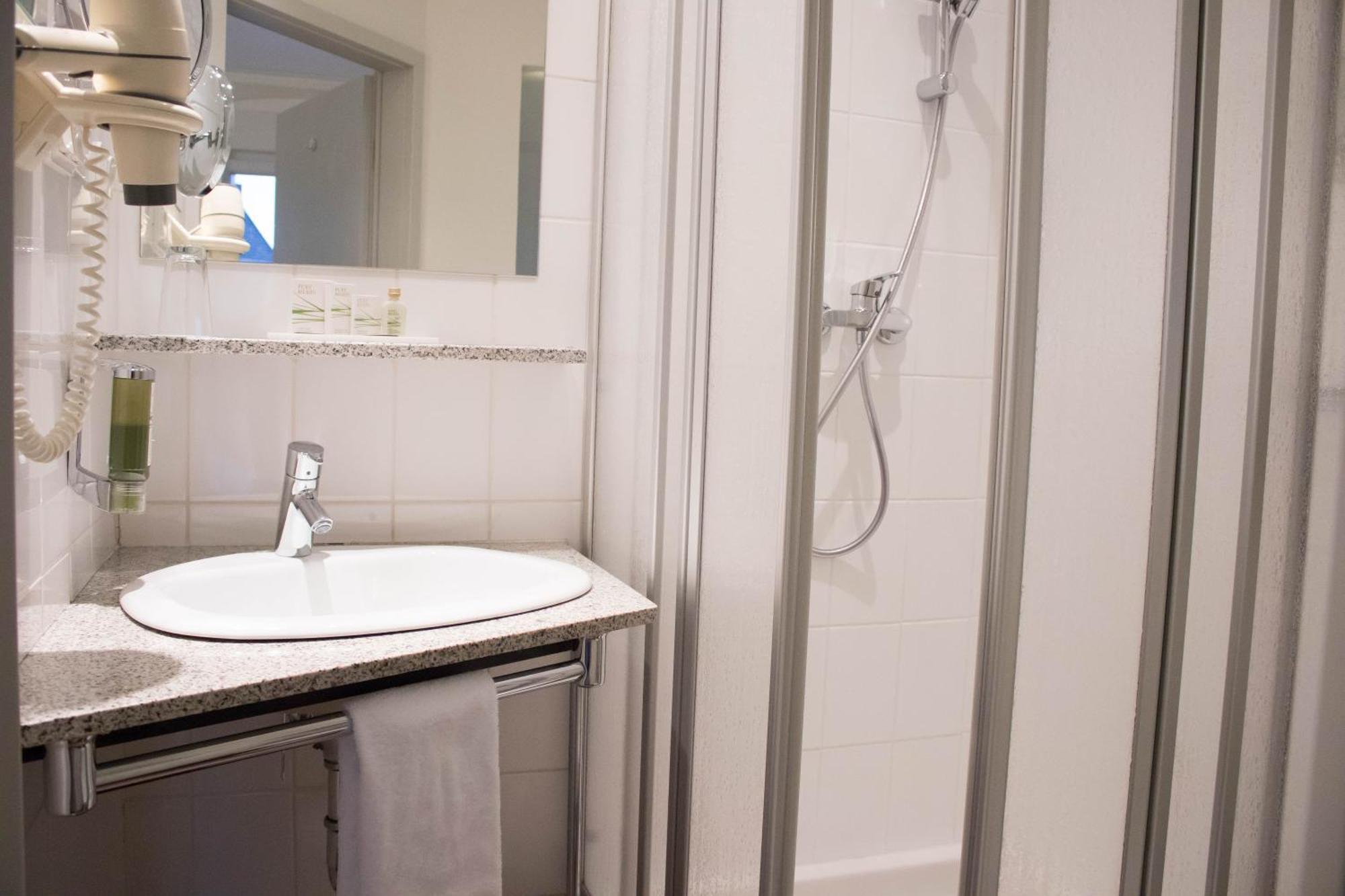 Single Room,1765862062:JPEG